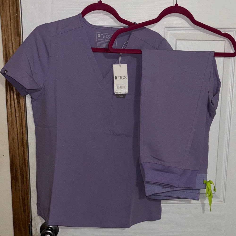 Figs scrub set in lavender dew color